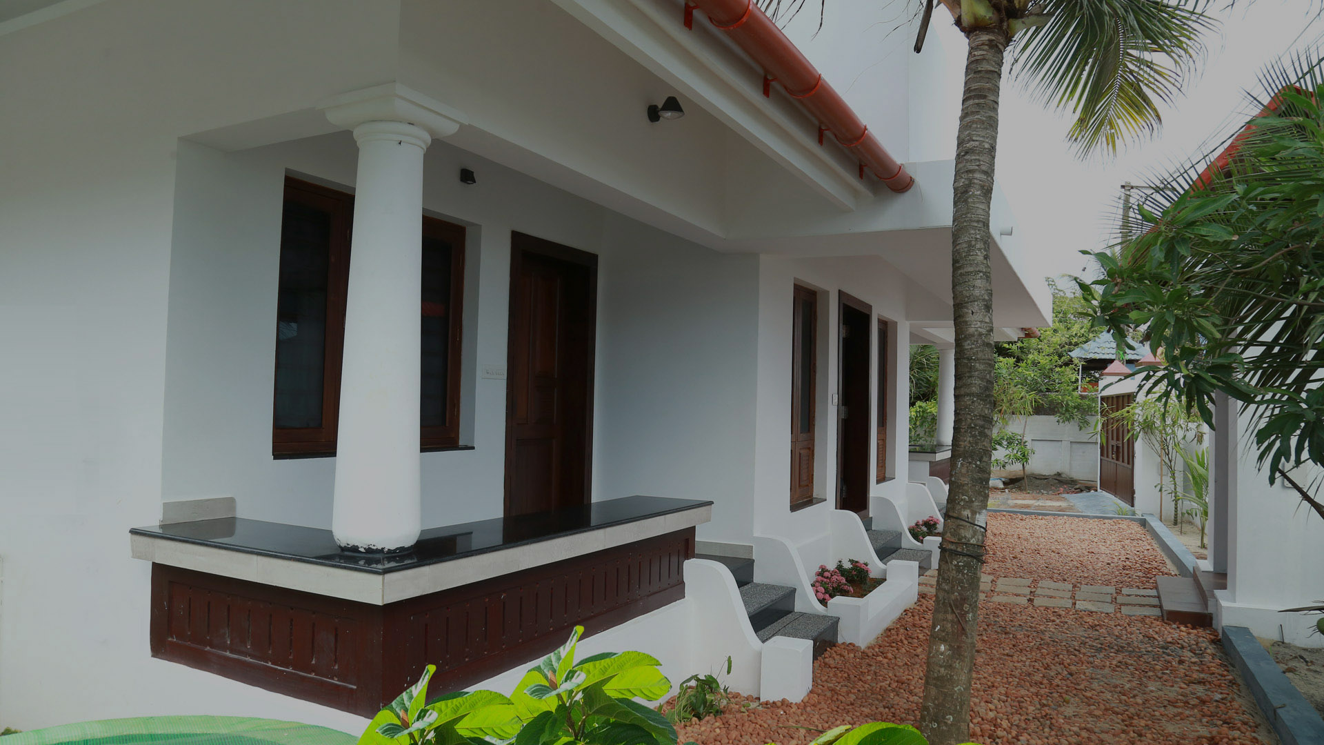 Luxury Houseboats & Beach Villa in Alleppey
