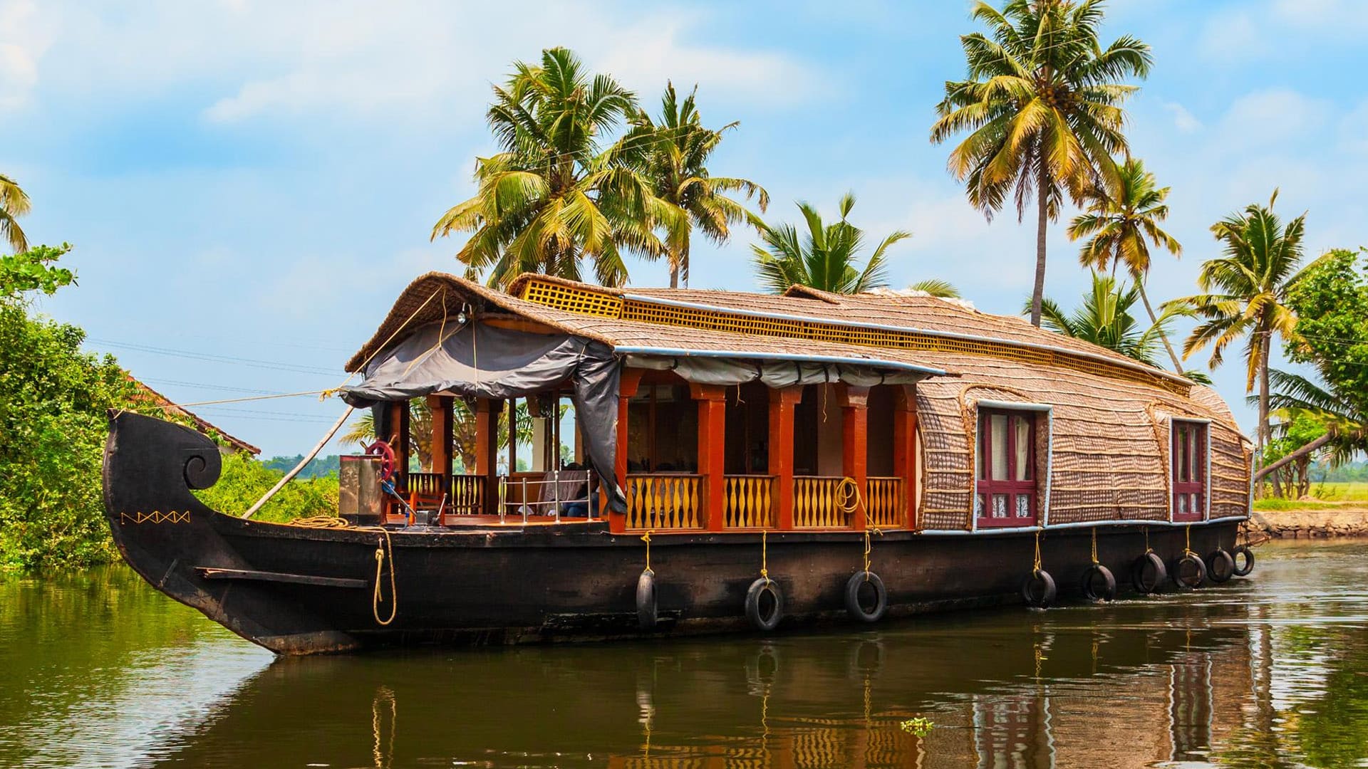 Luxury Houseboats & Beach Villa in Alleppey
